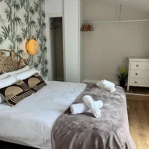 Wonderstays Maribel Apartment